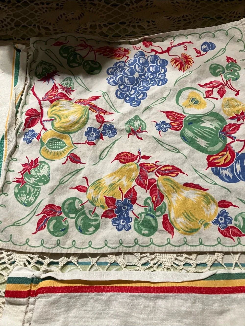Vintage lot of 4 linen dish towels
